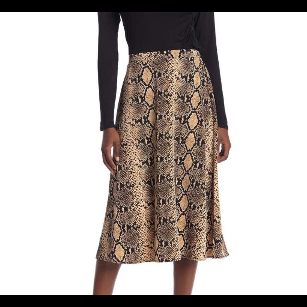 T Tahari A-Line Pull-On Skirt “Fall Pytho” NWT sm.
